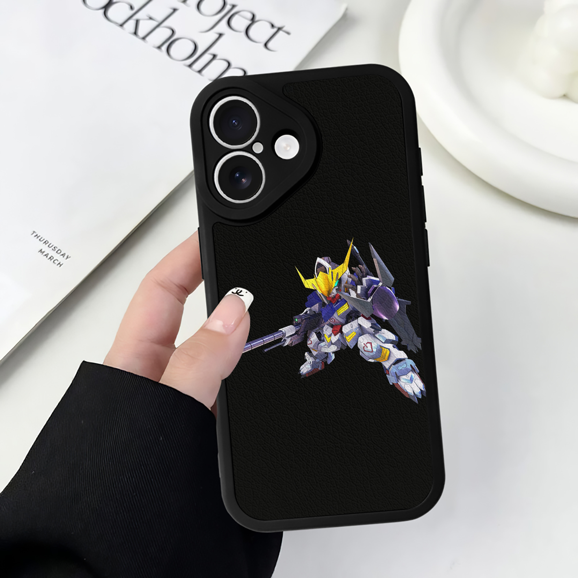 （画像用） 機動戦士ガンダム Mobile Suit Gundam 【iPhone 16シリーズ対応】シリコンスマホケース（レザー調） 材質：シリコン